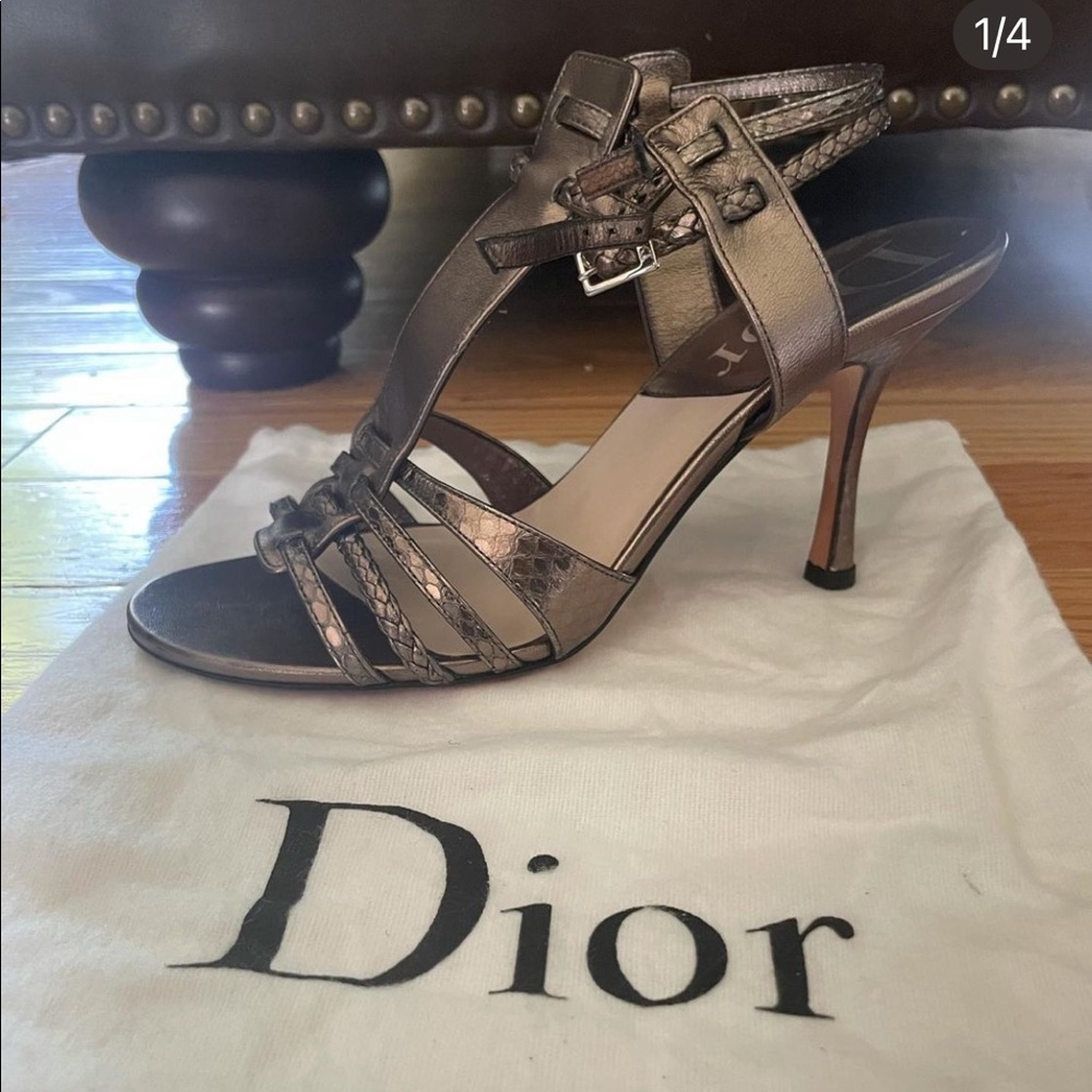 •Dior Heels•
•Authentic Original,Made in Italy•
•Size(Euro: 35.5,US: 5.5)